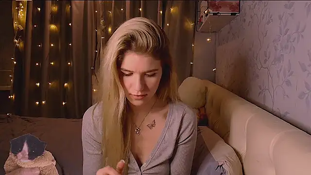 Melissa smith  online show from November 17, 2025, 10:59 pm