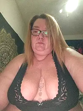 diosacurvy1984 online show from February 6, 2026, 11:41 pm