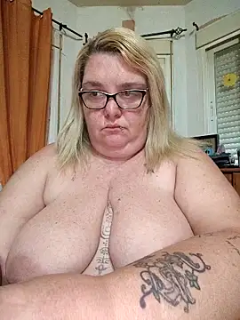 diosacurvy1984 online show from May 4, 2026, 7:37 am