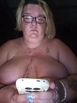 diosacurvy1984 online show from June 19, 2026, 11:08 pm