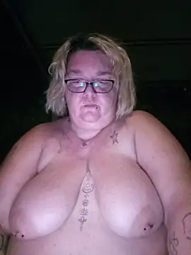 diosacurvy1984 online show from June 20, 2026, 11:40 pm