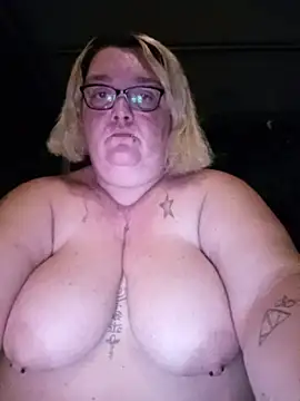 diosacurvy1984 online show from July 4, 2026, 10:38 pm