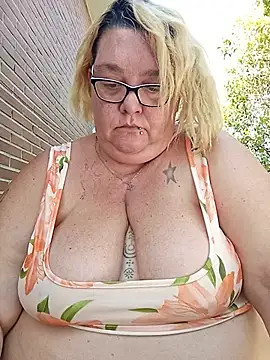 diosacurvy1984 online show from July 10, 2026, 4:20 pm