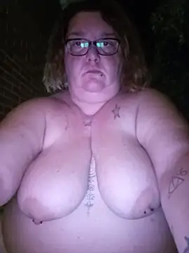 diosacurvy1984 online show from August 5, 2026, 8:44 pm