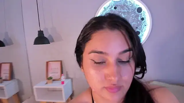AlexaMora  online show from January 17, 2025, 5:19 pm