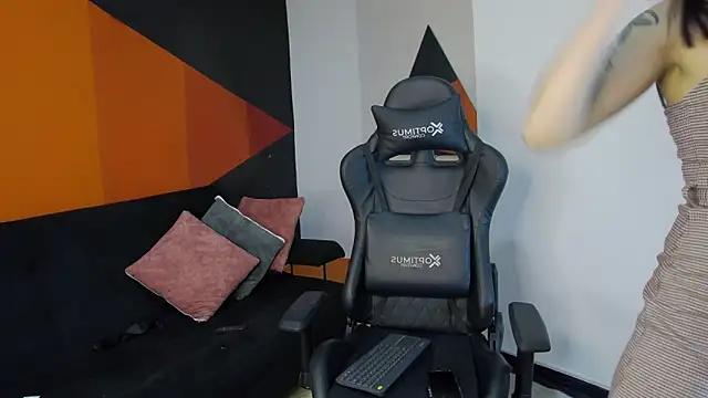 AmbarDupont online show from February 15, 2025, 2:11 pm