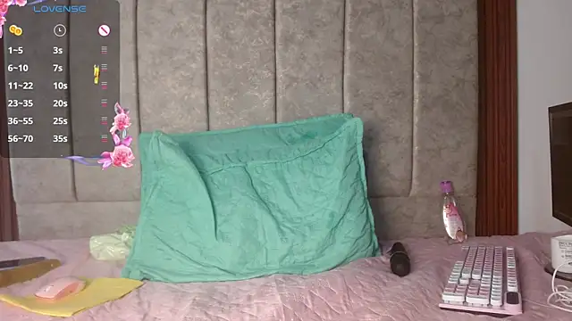 JosieBrown  online show from May 5, 2026, 8:17 pm