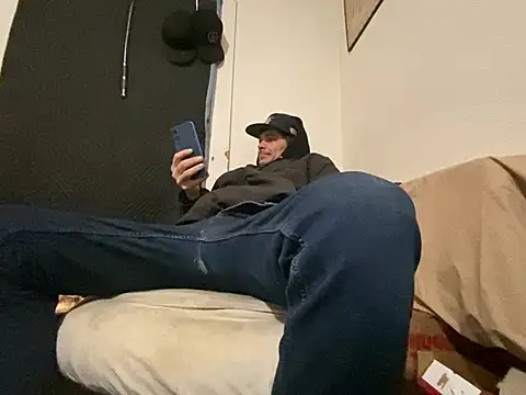 Snapshot of almighty_d chatting on February 3, 2026, 4:32 am almighty d online show from February 3, 2026, 4:32 am