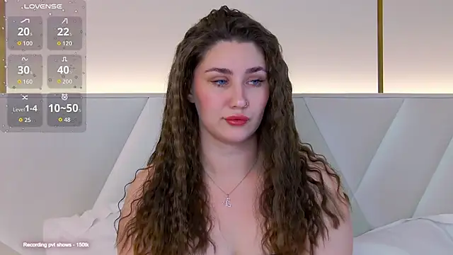 KiraBarlows online show from October 28, 2025, 8:55 pm