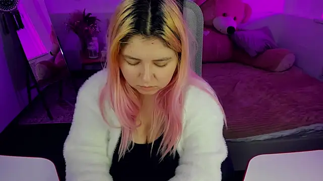 Snapshot of DiaAngell chatting on February 15, 2026, 7:21 pm DiaAngell online show from February 15, 2026, 7:21 pm