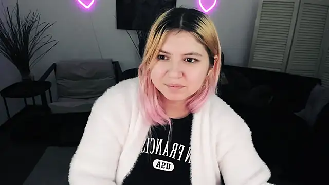 Snapshot of DiaAngell chatting on February 22, 2026, 7:23 pm DiaAngell online show from February 22, 2026, 7:23 pm