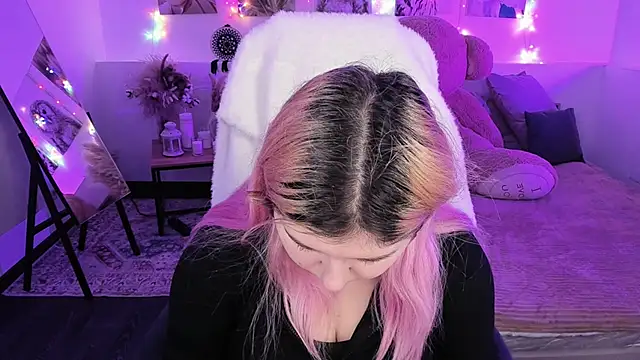 Snapshot of DiaAngell chatting on March 11, 2026, 8:26 pm DiaAngell online show from March 11, 2026, 8:26 pm