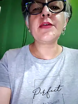 ilonna2025 online show from October 2, 2025, 6:42 am