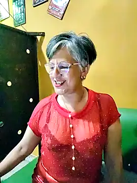 ilonna2025 online show from May 7, 2026, 9:53 pm
