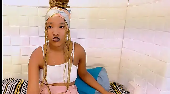 EroticSexyPrada online show from March 13, 2025, 5:00 am