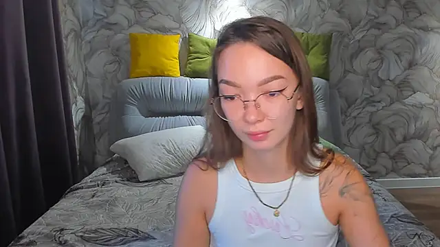 SusannJohnson online show from June 19, 2026, 12:37 am
