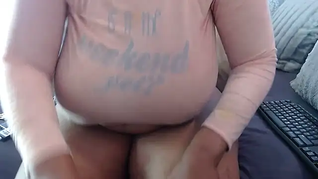 BUBBLYBUNNYxx online show from December 5, 2025, 7:28 am