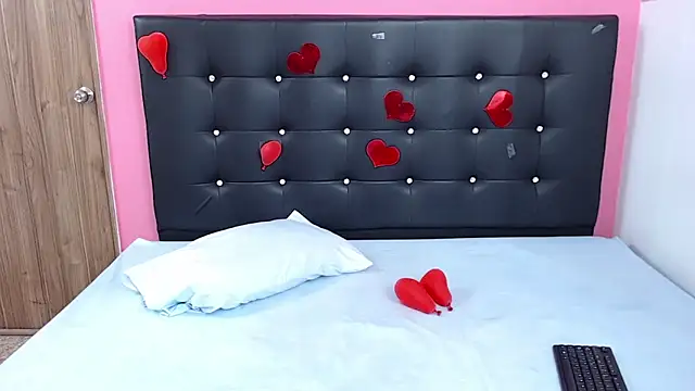 ninanaughty13 online show from March 5, 2025, 1:50 pm