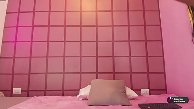 LissMonroe online show from October 25, 2025, 10:56 am