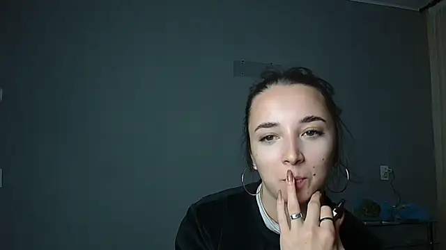 Eva Gloryy online show from September 18, 2025, 3:14 pm