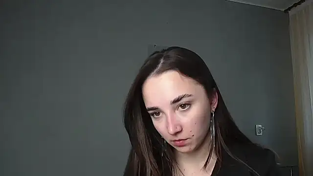 Eva Gloryy online show from May 4, 2026, 4:03 pm