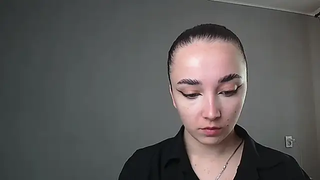 Eva Gloryy online show from May 5, 2026, 11:07 am