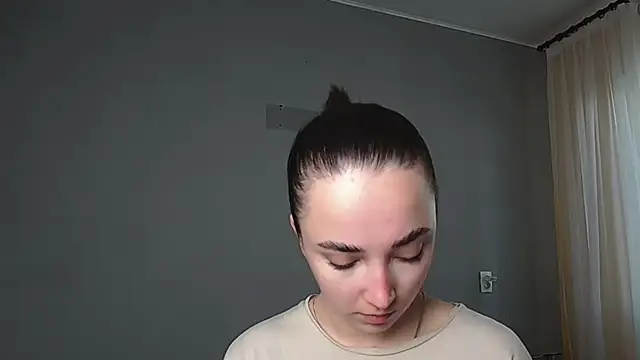 Eva Gloryy online show from May 6, 2026, 7:24 am