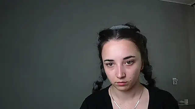 Eva Gloryy online show from May 24, 2026, 10:20 am
