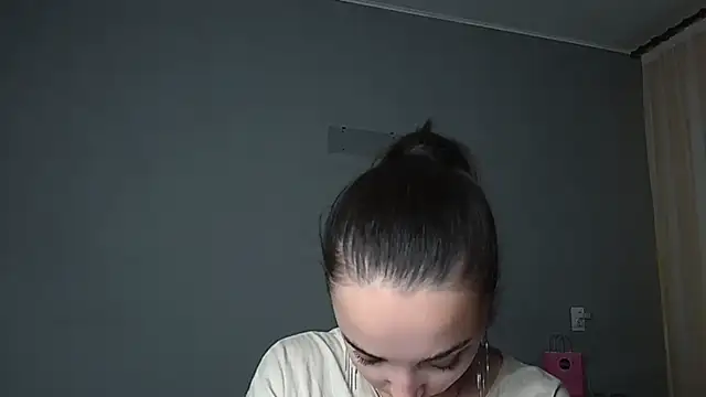 Eva Gloryy online show from June 12, 2026, 1:10 pm