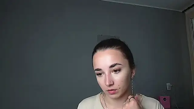 Eva Gloryy online show from June 19, 2026, 9:02 am