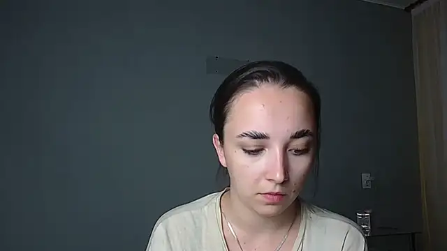 Eva Gloryy online show from June 24, 2026, 6:07 pm