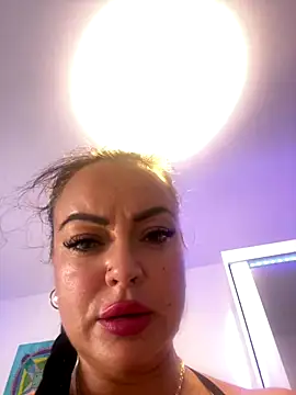 Snapshot of HotLivv69 chatting on September 28, 2025, 8:47 pm HotLivv69 online show from September 28, 2025, 8:47 pm