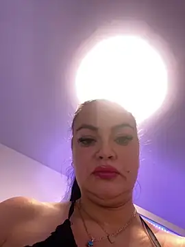 Snapshot of HotLivv69 chatting on October 21, 2025, 10:10 pm HotLivv69 online show from October 21, 2025, 10:10 pm