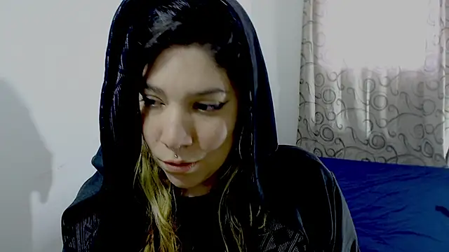 Snapshot of sharonnleon chatting on October 7, 2025, 8:50 pm sharonnleon online show from October 7, 2025, 8:50 pm