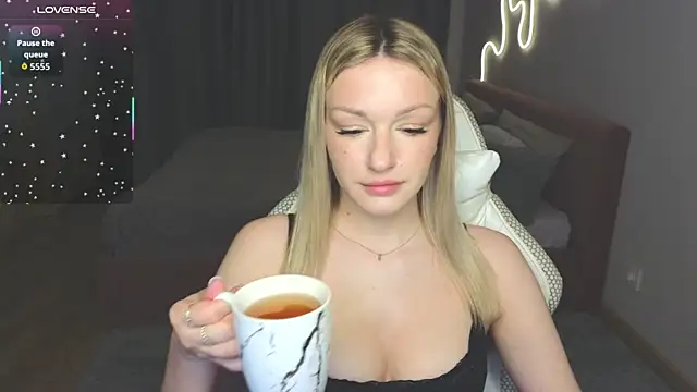 MargaretSweet1 online show from May 7, 2026, 1:55 am