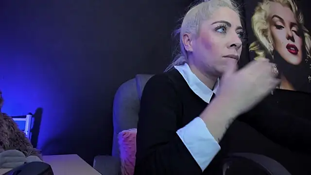 viktoria davis  online show from October 8, 2025, 1:14 am