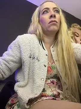 viktoria davis  online show from October 25, 2025, 10:59 pm