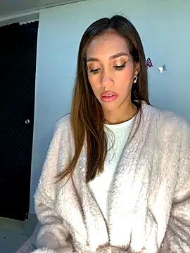 Snapshot of zoe_storm chatting on October 11, 2025, 12:32 am zoe storm online show from October 11, 2025, 12:32 am