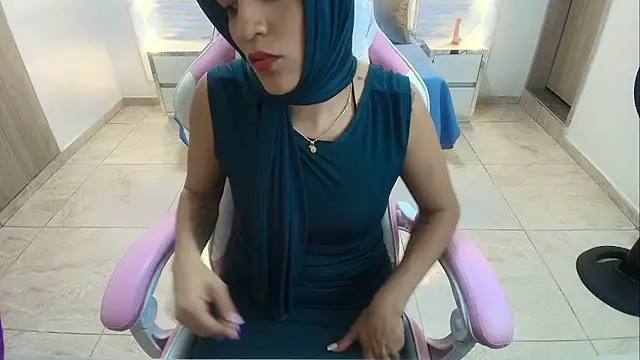 Zulema hamdi online show from February 3, 2025, 10:32 pm