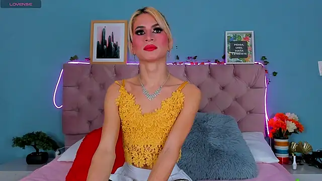 Snapshot of Samantha_Rolon chatting on January 19, 2025, 2:04 am Samantha Rolon online show from January 19, 2025, 2:04 am