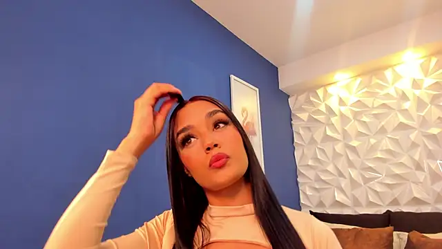jhoanaduran  online show from September 9, 2025, 5:01 pm