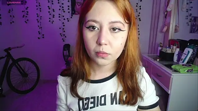 Snapshot of _codeline chatting on October 3, 2025, 3:25 am codeline online show from October 3, 2025, 3:25 am