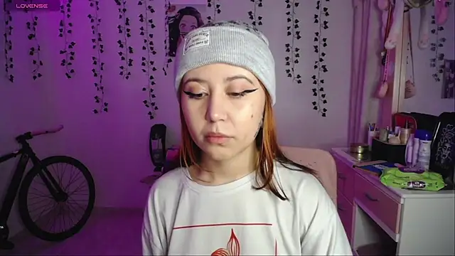 Snapshot of _codeline chatting on October 22, 2025, 3:40 am codeline online show from October 22, 2025, 3:40 am