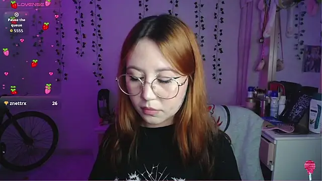 Snapshot of _codeline chatting on November 5, 2025, 3:50 am codeline online show from November 5, 2025, 3:50 am