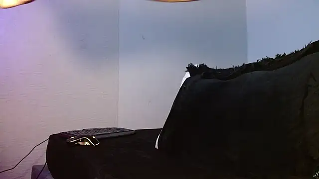 Snapshot of Lliam_2 chatting on October 3, 2025, 4:20 am Lliam 2 online show from October 3, 2025, 4:20 am