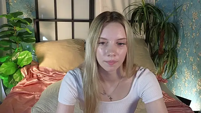 Snapshot of katt__y chatting on July 1, 2026, 5:09 am katt y online show from July 1, 2026, 5:09 am