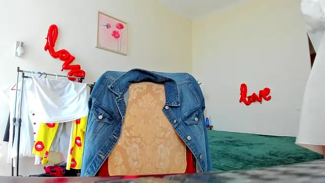 Tianiaa online show from September 13, 2025, 8:36 am