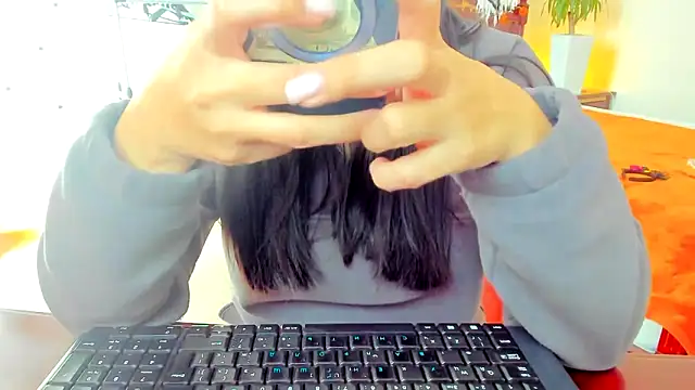 Tianiaa online show from October 22, 2025, 7:41 am