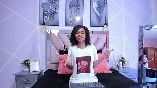 Snapshot of Gletty_noa chatting on February 2, 2025, 6:48 am Gletty noa online show from February 2, 2025, 6:48 am