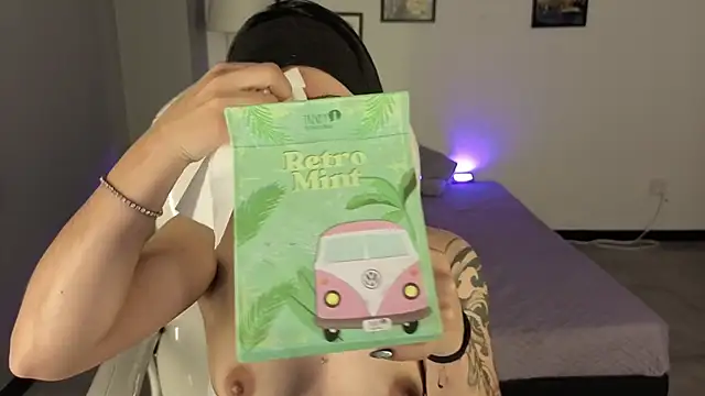 Nicole Foxx  online show from October 2, 2025, 8:38 pm